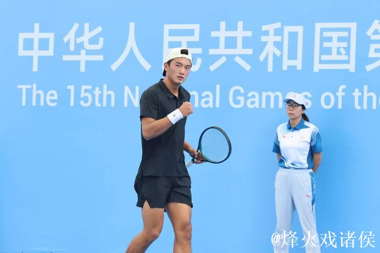 商竣程率领北京队勇夺十五运会网球青年组男团冠军 商竣程率领北京队勇夺十五运会网球青年组男团冠军